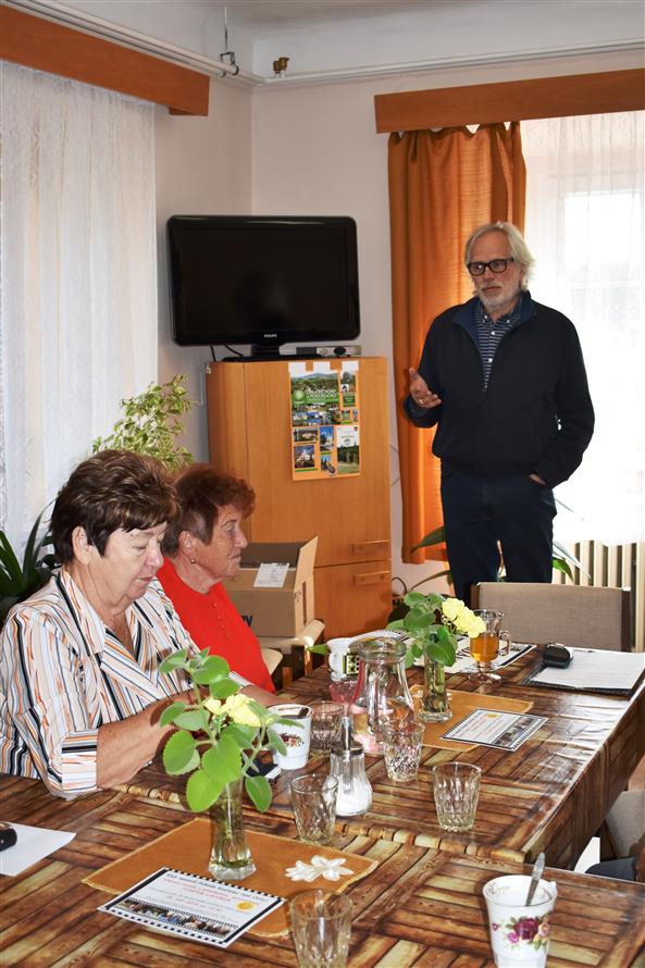 Beseda s pohádkářem a spisovatelem Josefem Lukáškem