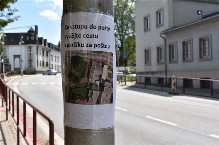 Fotka s instrukcemi jak se dá dojít k poště
